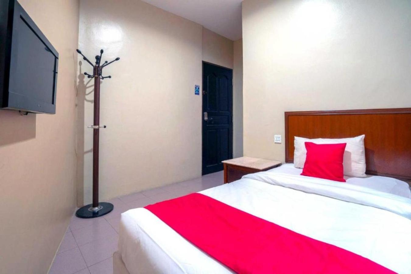 Hotel The Island Pekan Pangkor Екстер'єр фото